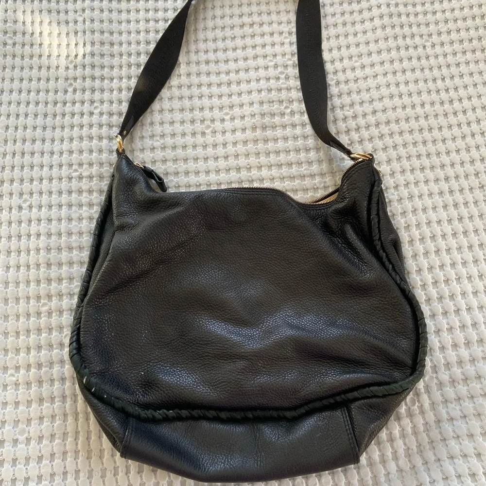 Nina Ricci Black Leather Crossbody Bag vintage but still has lots of life left. - Picture 2 of 4